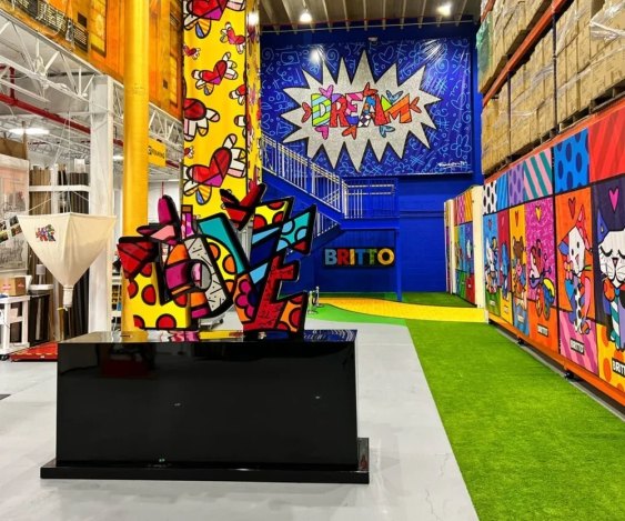 Galería de arte dentro del Britto Palace